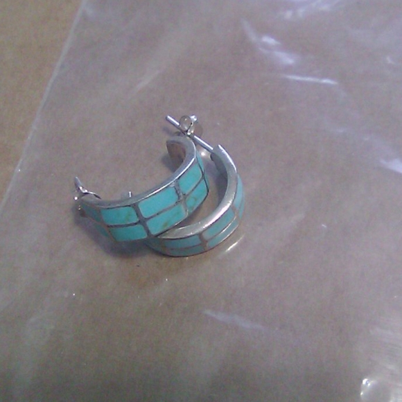 TURQUOISE VINTAGE EARRINGS AND RING - Picture 6 of 12